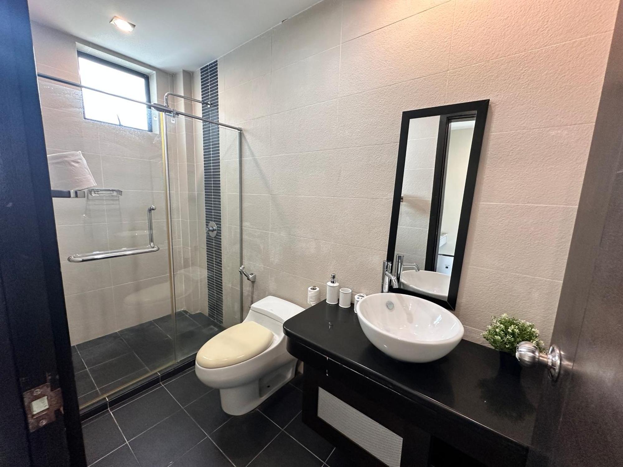 Aa Residen Luxury Condo Homestay 18Mins Walk Tanjung Aru Beach & Golf Course, Not Beach Side Resort 코타키나발루 외부 사진