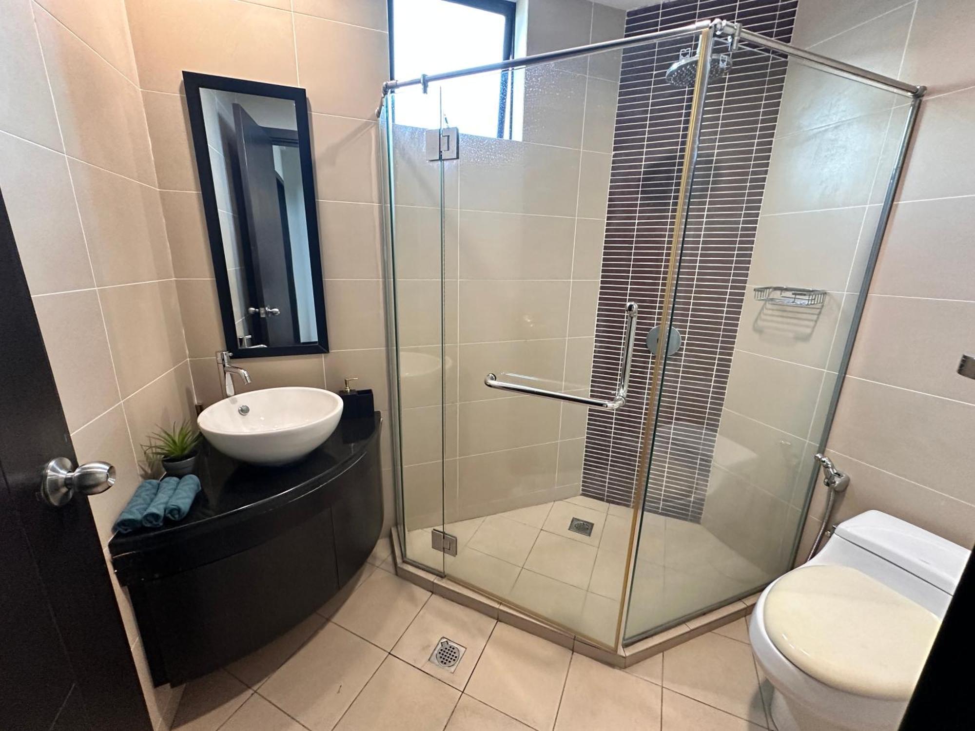 Aa Residen Luxury Condo Homestay 18Mins Walk Tanjung Aru Beach & Golf Course, Not Beach Side Resort 코타키나발루 외부 사진